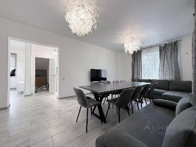 Сдается 2-этажный дом, 220 м²
