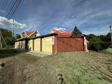 Продается 3-этажный дом, 300 м²