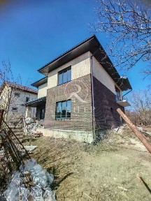 Продается 2-этажный дом, 210 м²