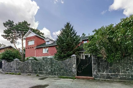 Продается 3-этажный коттедж, 290 м²