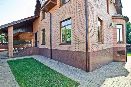 Продается 2-этажный дом, 340 м²