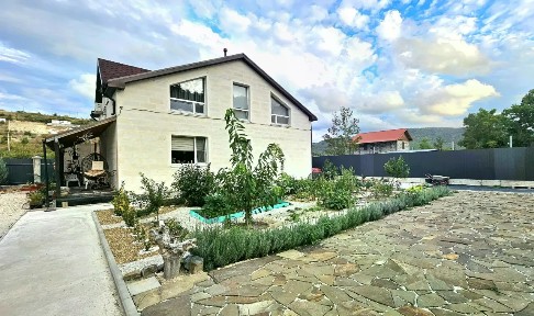 Продается 2-этажный дом, 142,4 м²