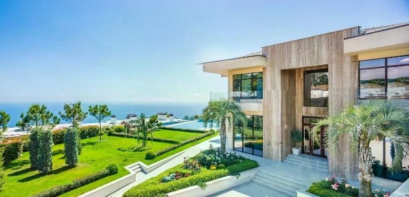 Продается 2-этажный дом, 500 м²