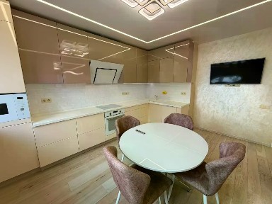 Продается 4-комн. квартира, 102,5 м²
