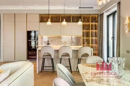 Продается 4-комн. квартира, 135 м²