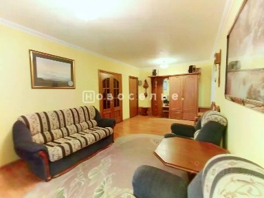 Продается 4-комн. квартира, 115 м²