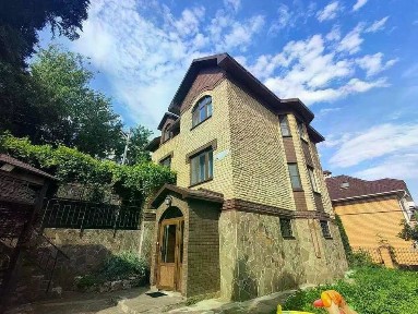 Продается 3-этажный коттедж, 260 м²
