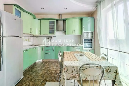 Продается 3-комн. квартира, 98,4 м²