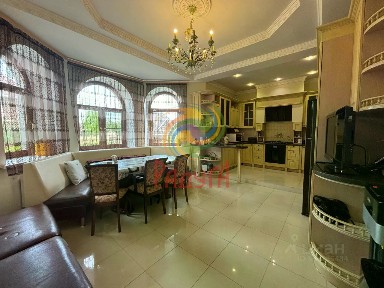 Продается 3-этажный дом, 470 м²
