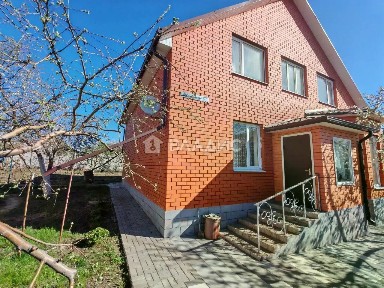 Продается 2-этажный дом, 180 м²