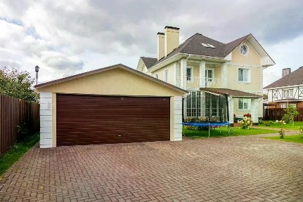 Продается 3-этажный дом, 330 м²