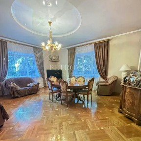 Продается 3-этажный дом, 316 м²