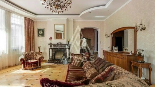 Продается 2-этажный дом, 284 м²