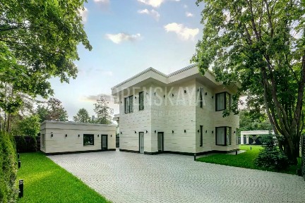 Продается 2-этажный дом, 300 м²