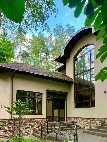 Продается 4-этажный дом, 450 м²