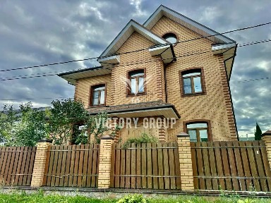 Продается 3-этажный коттедж, 250 м²