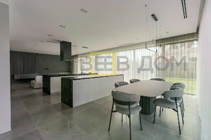 Продается 2-этажный дом, 368 м²
