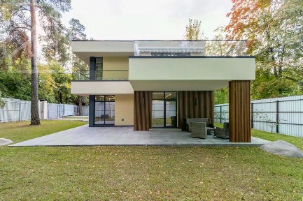 Сдается 2-этажный дом, 280 м²