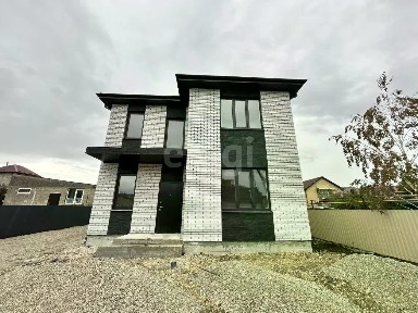Продается 2-этажный дом, 140 м²