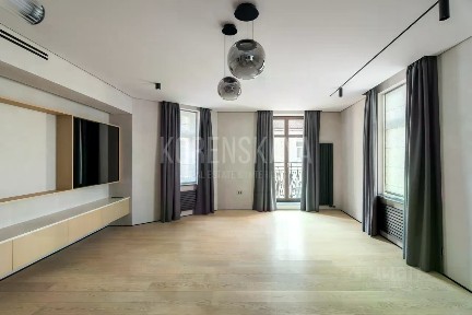Продаются 3-комн. апартаменты, 135 м²