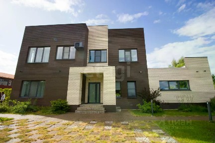 Продается 2-этажный дом, 283 м²