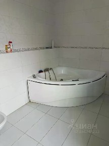 Сдается 2-этажный дом, 406 м²