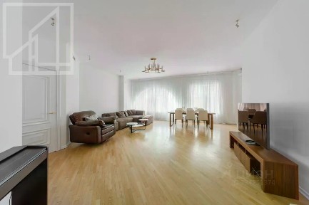 Сдается 4-комн. квартира, 180 м²