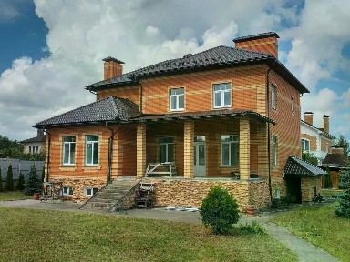 Продается 3-этажный дом, 300 м²
