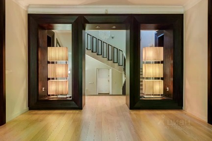 Продается 3-этажный дом, 559 м²