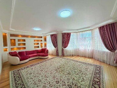 Продается 3-этажный дом, 360 м²