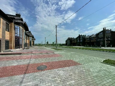 Продается 3-этажный таунхаус, 280 м²