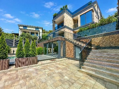 Продается 2-этажный дом, 300 м²