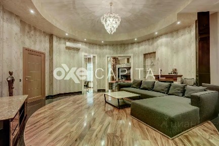 Продается 4-комн. квартира, 220 м²
