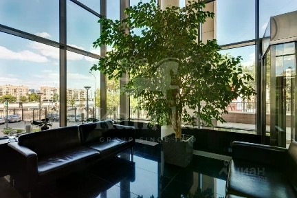 Продается 5-комн. квартира, 215 м²