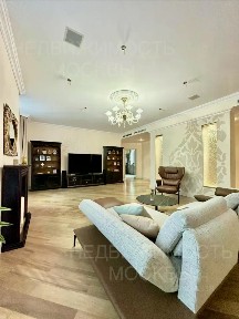 Продается 4-комн. квартира, 215,8 м²