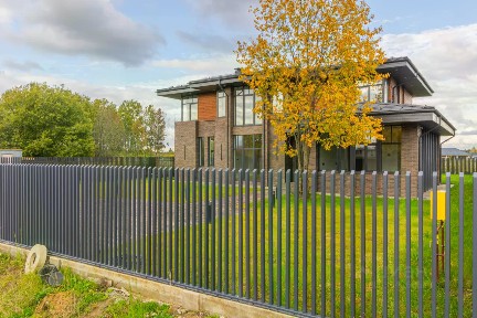 Продается 2-этажный дом, 275 м²