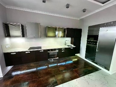Продается 4-комн. квартира, 140 м²