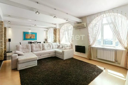 Продается 2-комн. квартира, 131 м²