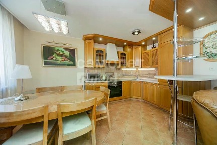 Сдается 4-комн. квартира, 130 м²