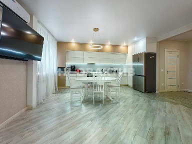 Продается 4-комн. квартира, 107 м²