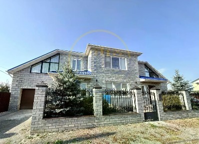 Продается 2-этажный дом, 440 м²