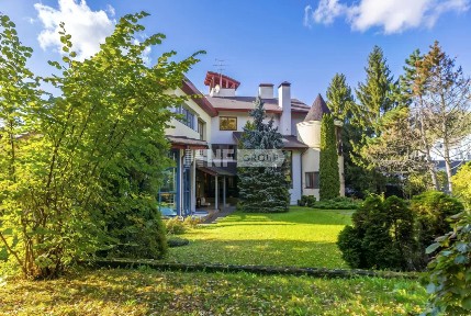 Сдается 3-этажный коттедж, 789 м²