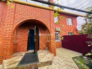 Продается 1/2 часть дома, 155,6 м²
