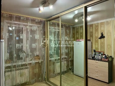 Продается 4-комн. квартира, 82 м²