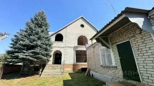 Продается 3-этажный дом, 490 м²