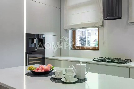 Продается 3-этажный таунхаус, 435 м²