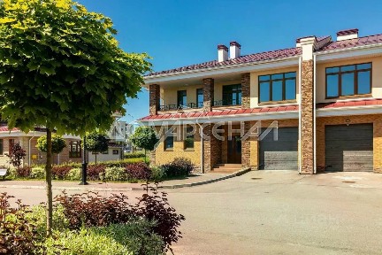 Продается 2-этажный таунхаус, 434,9 м²