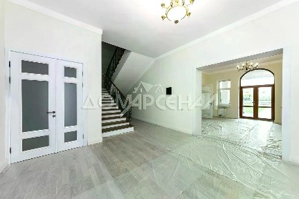 Продается 3-этажный дом, 1 036 м²