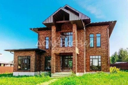 Продается 3-этажный дом, 538 м²
