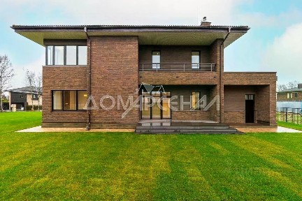 Продается 2-этажный дом, 323 м²